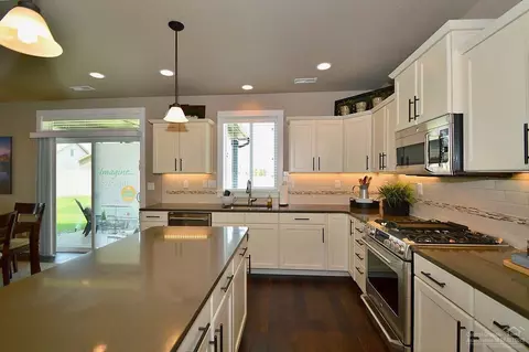 1795 NE Shadowcrest Way, Bend, OR 97701 photo 4