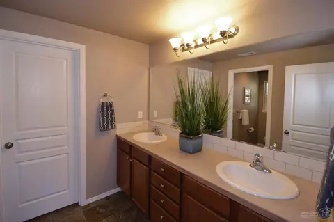 20266 SE Knightsbridge Pl, Bend, OR 97702 photo 10