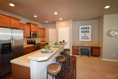20266 SE Knightsbridge Pl, Bend, OR 97702 photo 2