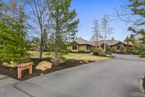 19172 Green Lakes Loop, Bend, OR 97702 photo 2