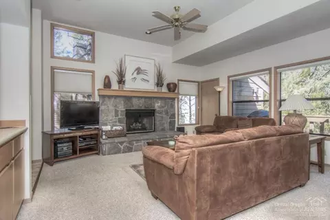57403 Beaver Ridge Loop, Sunriver, OR 97707 photo 3
