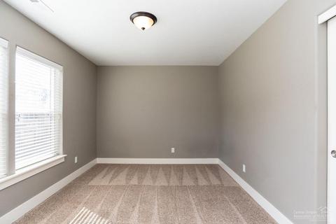 1063 SE Leonel Ln, Bend, OR 97702 photo 13
