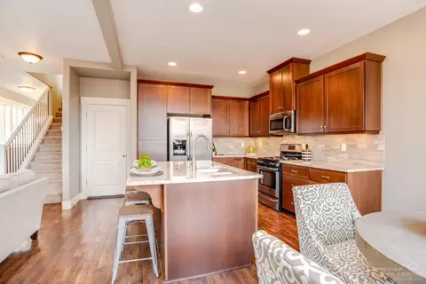 1064 SE Leonel Ln, Bend, OR 97702 photo 8