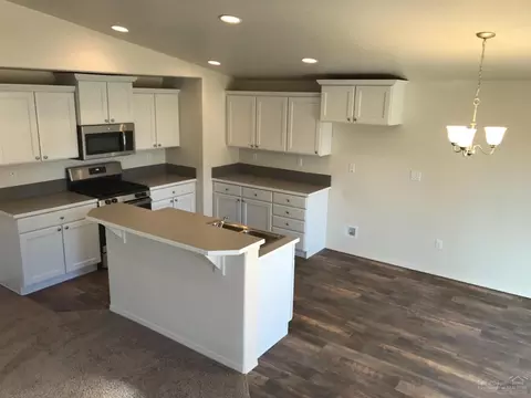 21177 Azalia Ave, Bend, OR 97702 photo 4