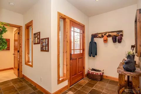 57445 Sun Eagle Ln, Sunriver, OR 97707 photo 4