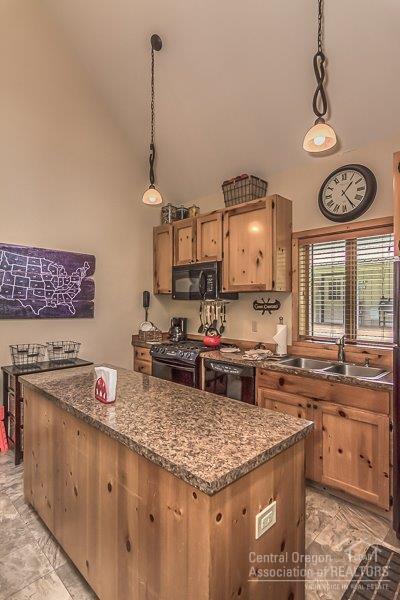 57529 Circle Four Ln, Sunriver, OR 97707 photo 2