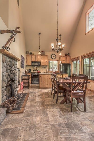 57529 Circle Four Ln, Sunriver, OR 97707 photo 4