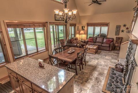 57529 Circle Four Ln, Sunriver, OR 97707 photo 3