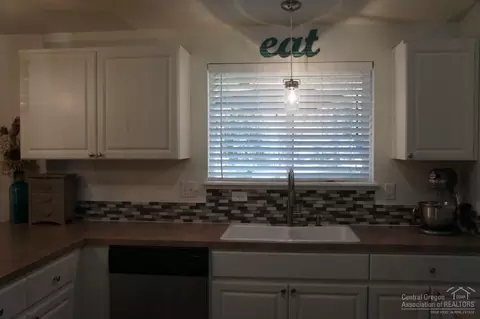 52640 Pine Dr, La Pine, OR 97739 photo 11