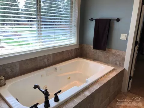 60852 Yellow Leaf St, Bend, OR 97702 photo 19