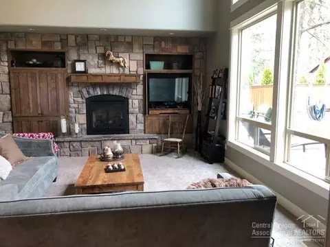 60852 Yellow Leaf St, Bend, OR 97702 photo 5