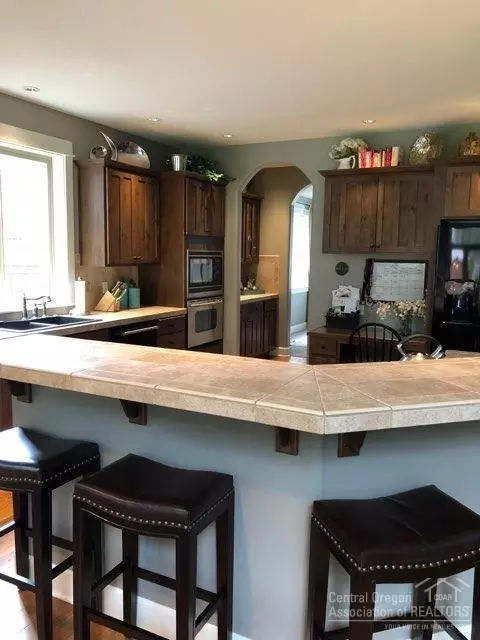 60852 Yellow Leaf St, Bend, OR 97702 photo 10