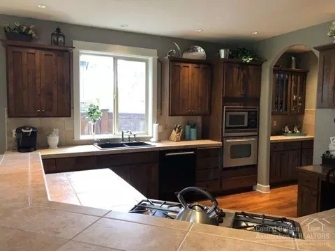 60852 Yellow Leaf St, Bend, OR 97702 photo 11