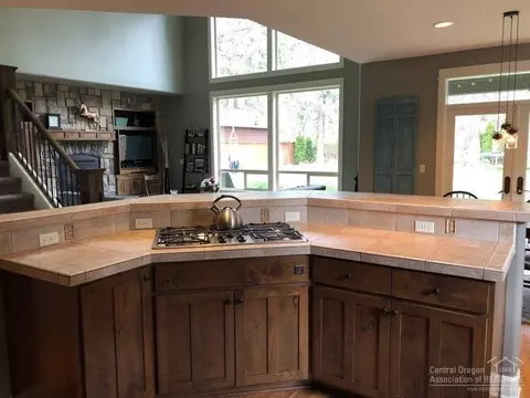 60852 Yellow Leaf St, Bend, OR 97702 photo 8