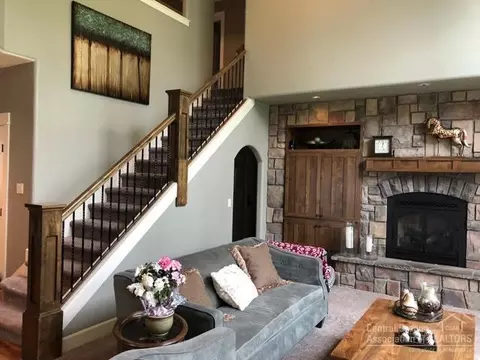 60852 Yellow Leaf St, Bend, OR 97702 photo 7