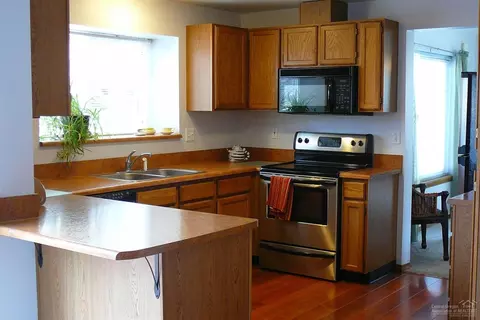 2012 NE Taylor Ct, Bend, OR 97701 photo 7