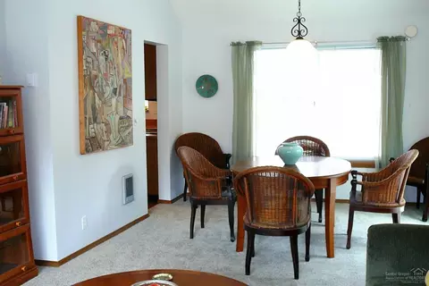 2012 NE Taylor Ct, Bend, OR 97701 photo 4