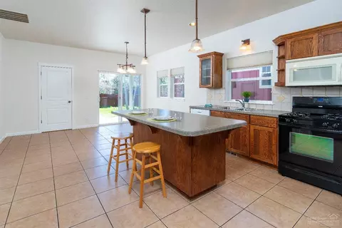 2561 NW High Lakes Loop, Bend, OR 97703 photo 9