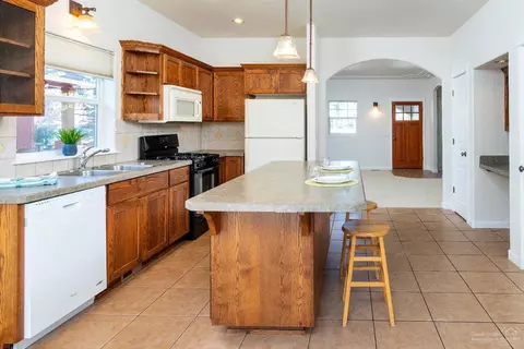 2561 NW High Lakes Loop, Bend, OR 97703 photo 4
