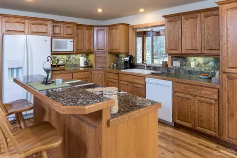 14267 Whitewater Loop, La Pine, OR 97739 photo 12