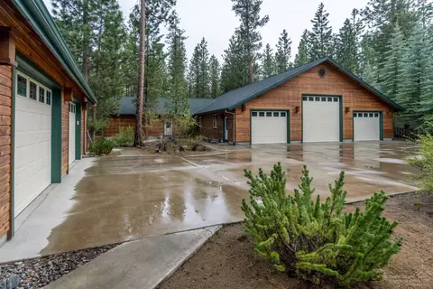 14267 Whitewater Loop, La Pine, OR 97739 photo 4
