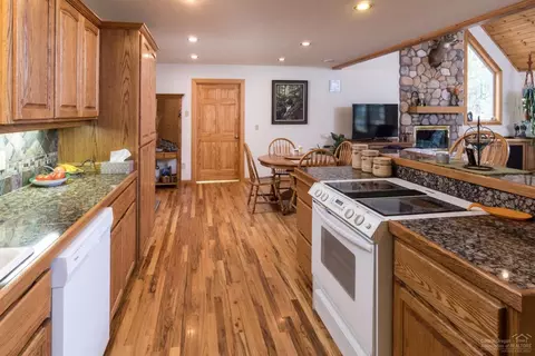 14267 Whitewater Loop, La Pine, OR 97739 photo 13