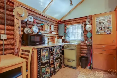 15751 Friendly St, La Pine, OR 97739 photo 5