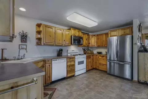 65128 Hunnell Rd, Bend, OR 97703 photo 8