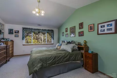 65128 Hunnell Rd, Bend, OR 97703 photo 10