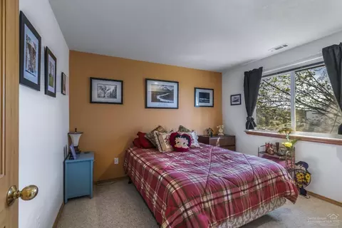 65128 Hunnell Rd, Bend, OR 97703 photo 13