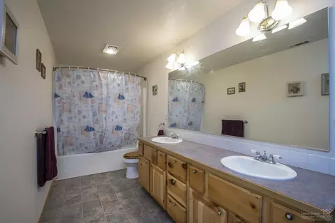 65128 Hunnell Rd, Bend, OR 97703 photo 11