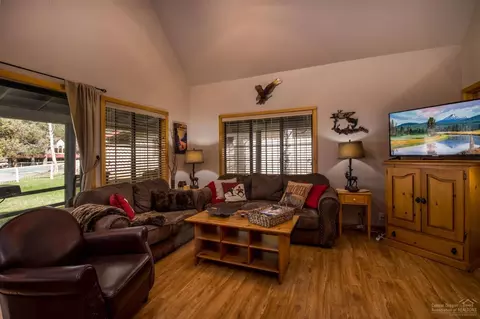 57488 Circle Four Ln, Sunriver, OR 97707 photo 3