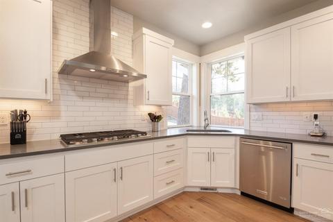 2452 NW Drouillard Ave, Bend, OR 97703 photo 6