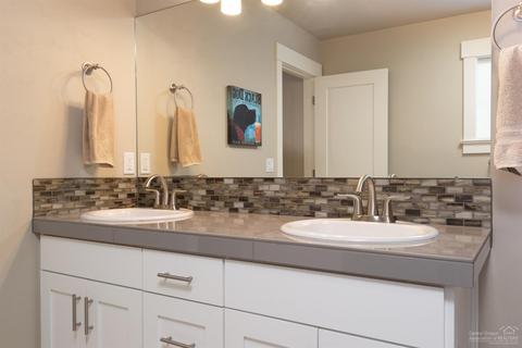 2452 NW Drouillard Ave, Bend, OR 97703 photo 16