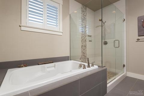 2452 NW Drouillard Ave, Bend, OR 97703 photo 14