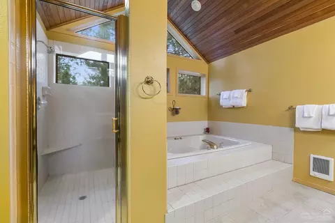 58120 Tournament Ln, Sunriver, OR 97707 photo 11