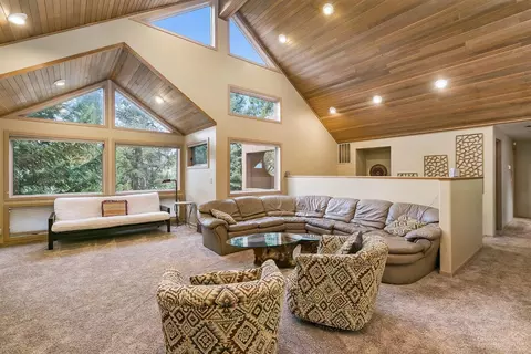58120 Tournament Ln, Sunriver, OR 97707 photo 2