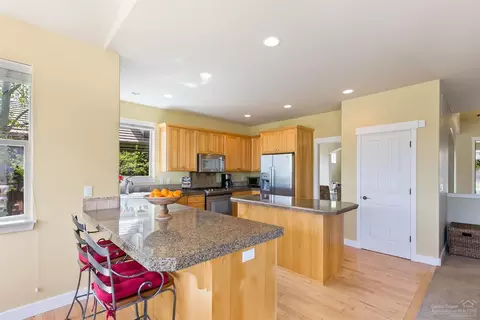 61915 Fall Creek Loop, Bend, OR 97702 photo 10