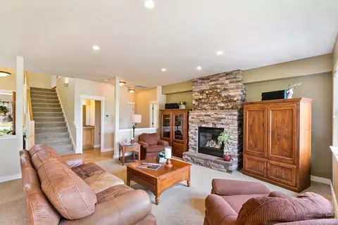 61915 Fall Creek Loop, Bend, OR 97702 photo 4