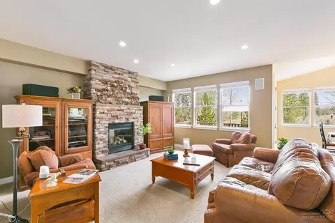 61915 Fall Creek Loop, Bend, OR 97702 photo 3