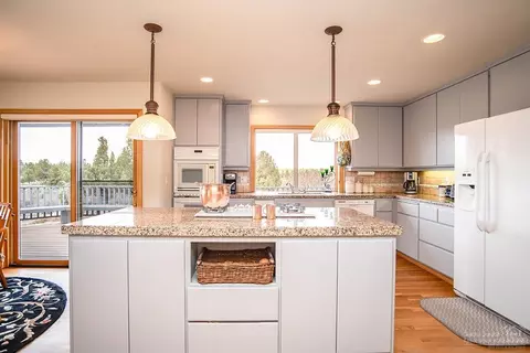 22305 White Peaks Dr, Bend, OR 97702 photo 8