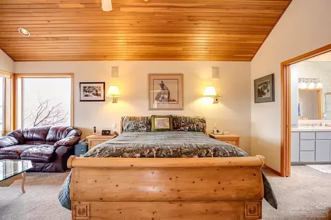 22305 White Peaks Dr, Bend, OR 97702 photo 11