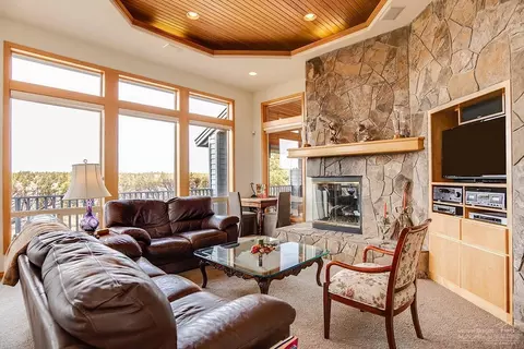 22305 White Peaks Dr, Bend, OR 97702 photo 4
