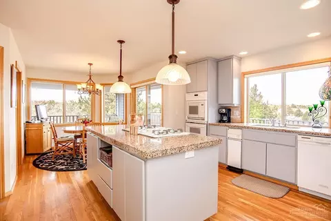 22305 White Peaks Dr, Bend, OR 97702 photo 7