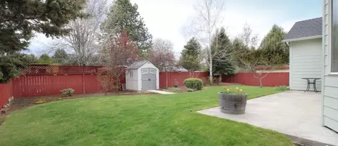 381 SE Soft Tail Loop, Bend, OR 97702 photo 23