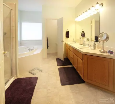 381 SE Soft Tail Loop, Bend, OR 97702 photo 14