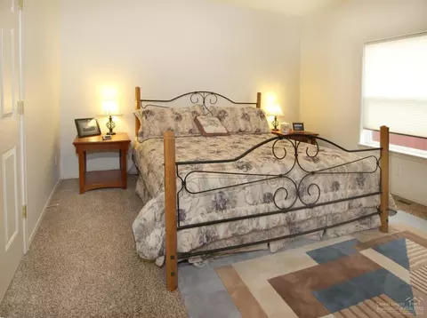 381 SE Soft Tail Loop, Bend, OR 97702 photo 16