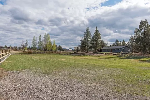 61775 Harmony Ln, Bend, OR 97701 photo 2