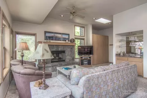 57319 Beaver Ridge Loop, Sunriver, OR 97707 photo 3
