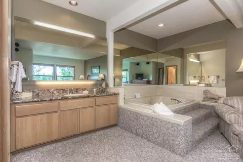 57319 Beaver Ridge Loop, Sunriver, OR 97707 photo 17
